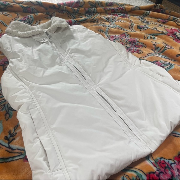 Banana Republic Off-White Vest with Sherpa Collar - Picture 2 of 8